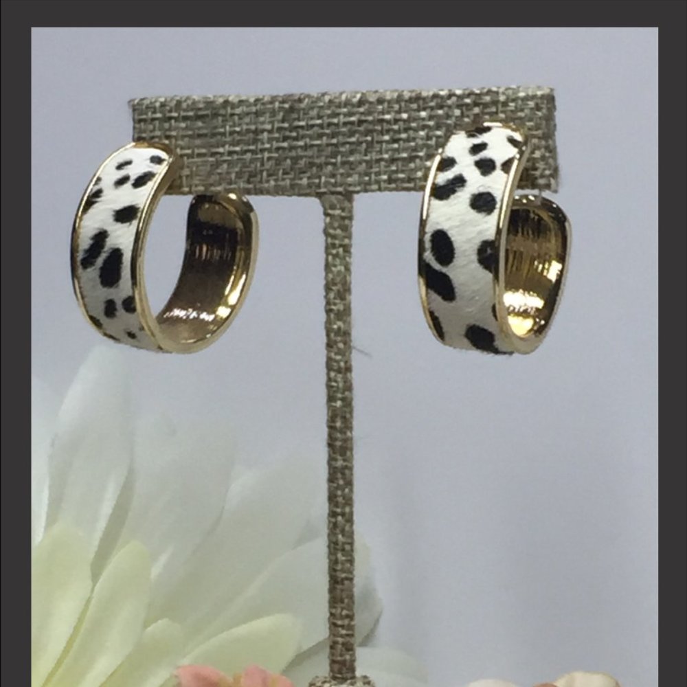 🆕❤️Cheetah Print Half Hoop Earrings